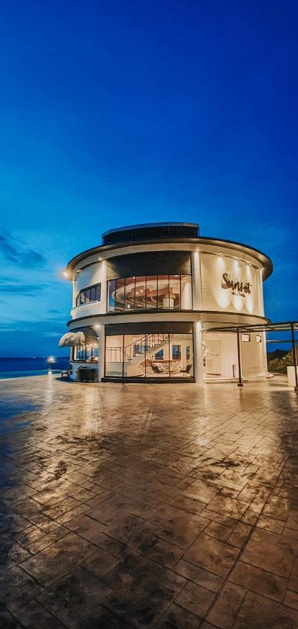 BW Suite Belitung Tanjung Pandan Exterior foto